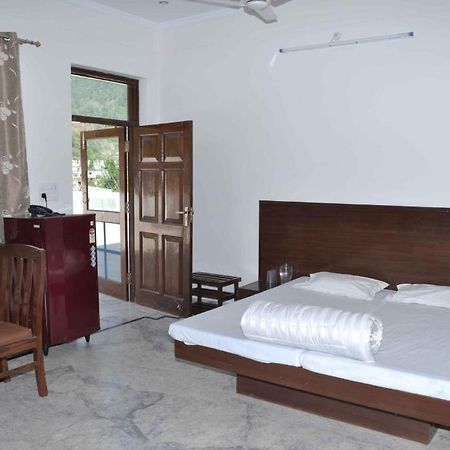 Shivanta Residency Hotell Rishīkesh Rum bild