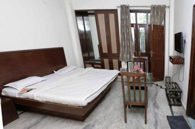 Shivanta Residency Hotell Rishīkesh Rum bild