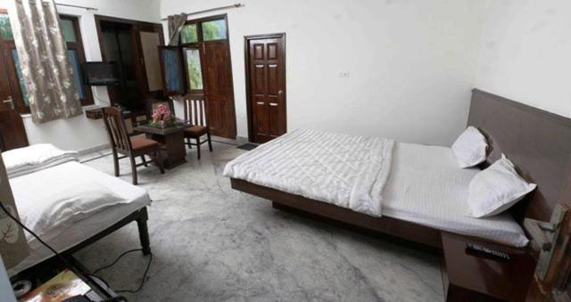 Shivanta Residency Hotell Rishīkesh Rum bild